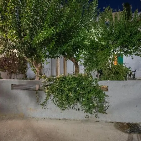 Σπίτι διακοπών Rania 's House, Next To The Beach. *
